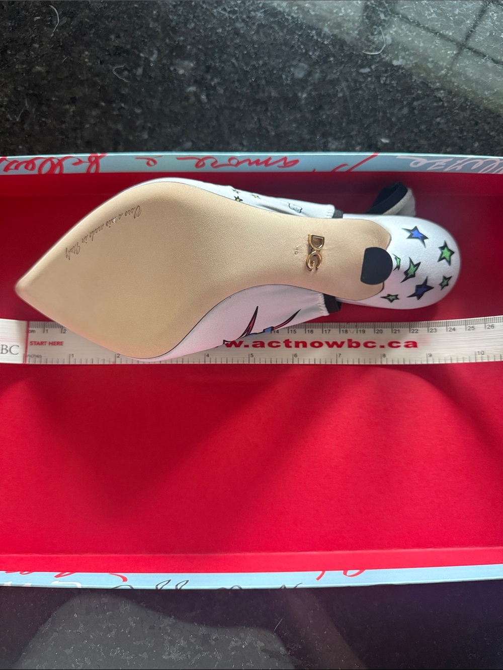 Dolce & Gabbana NWT White Pop-Art Comic Slingback Pumps. Size 39 - Picture 10 of 10